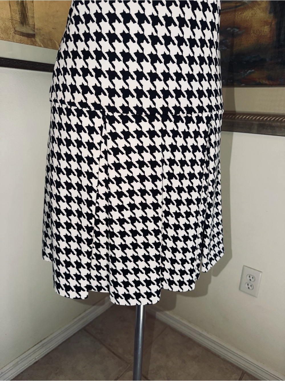 Michael Kors Classic Black & White Houndstooth Sleeveless Dress Size 4 - Picture 3 of 11